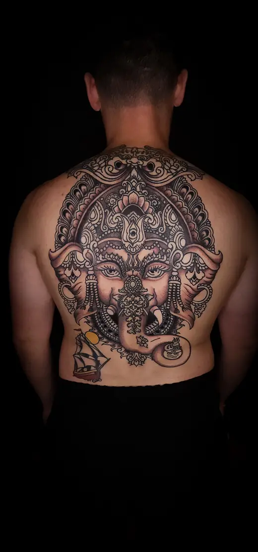 Black-and-grey sleeve